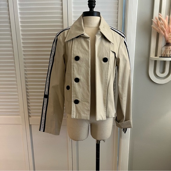 Calvin Klein Cropped Trench - Picture 6 of 9